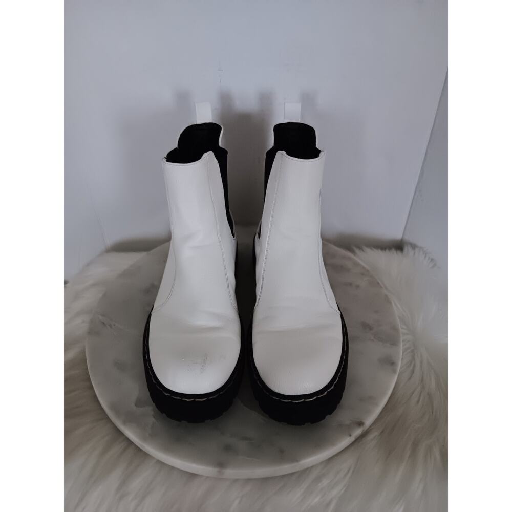 Sincerely Jules Women's Size 8.5M Hippie Chelsea Pull on Boots Shoes Off White